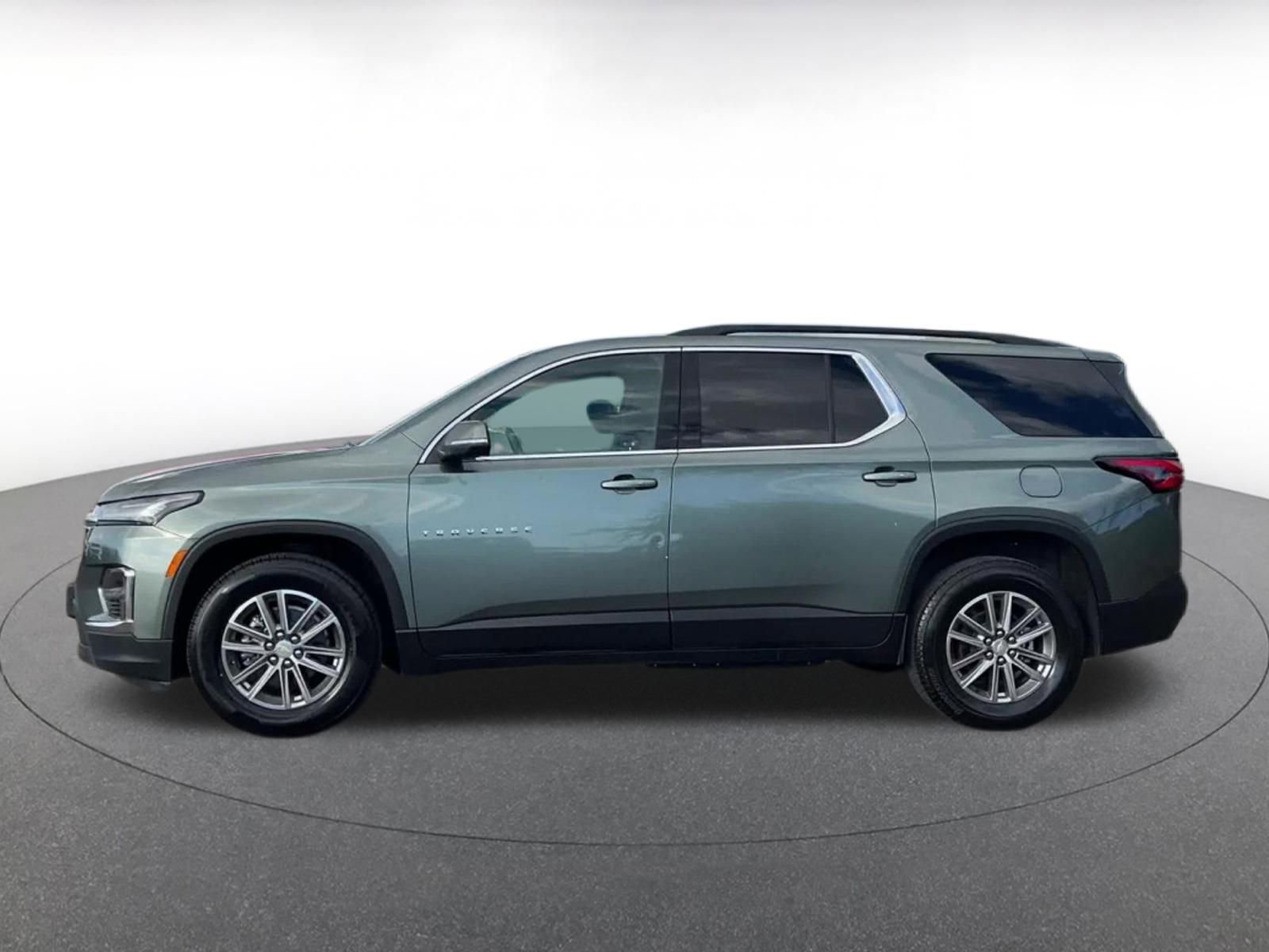 Used 2023 Chevrolet Traverse LT image 9