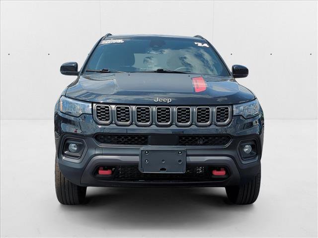 Used 2024 Jeep Compass Trailhawk image 2
