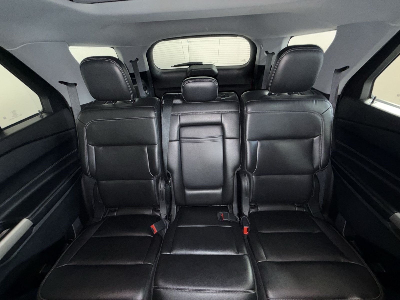 Used 2020 Ford Explorer XLT w/ Equipment Group 202A AWD/4WD image 24