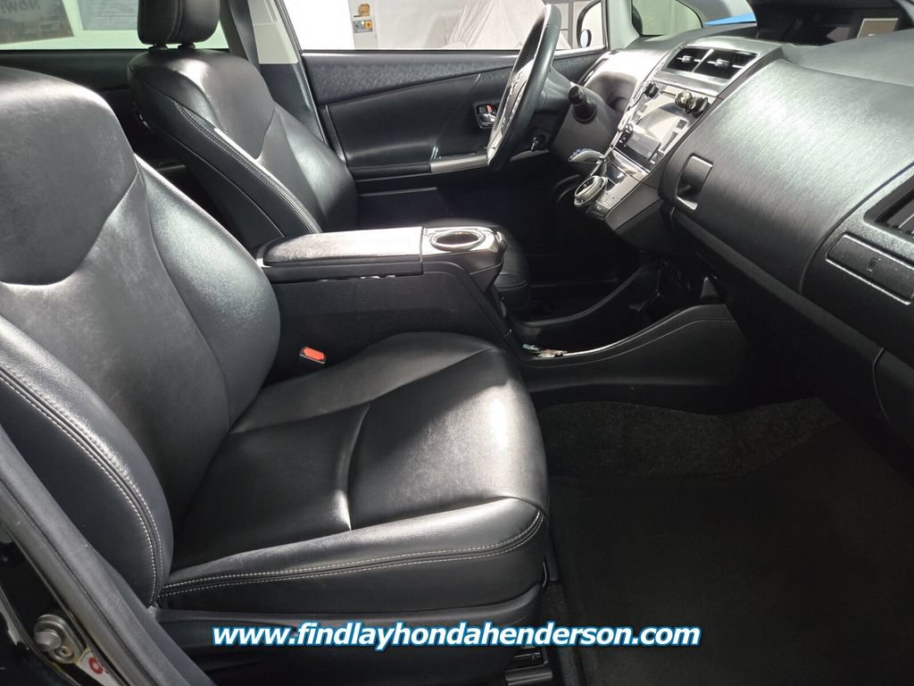 Used 2017 Toyota Prius V Four w/ Carpet Mat Package FWD image 20