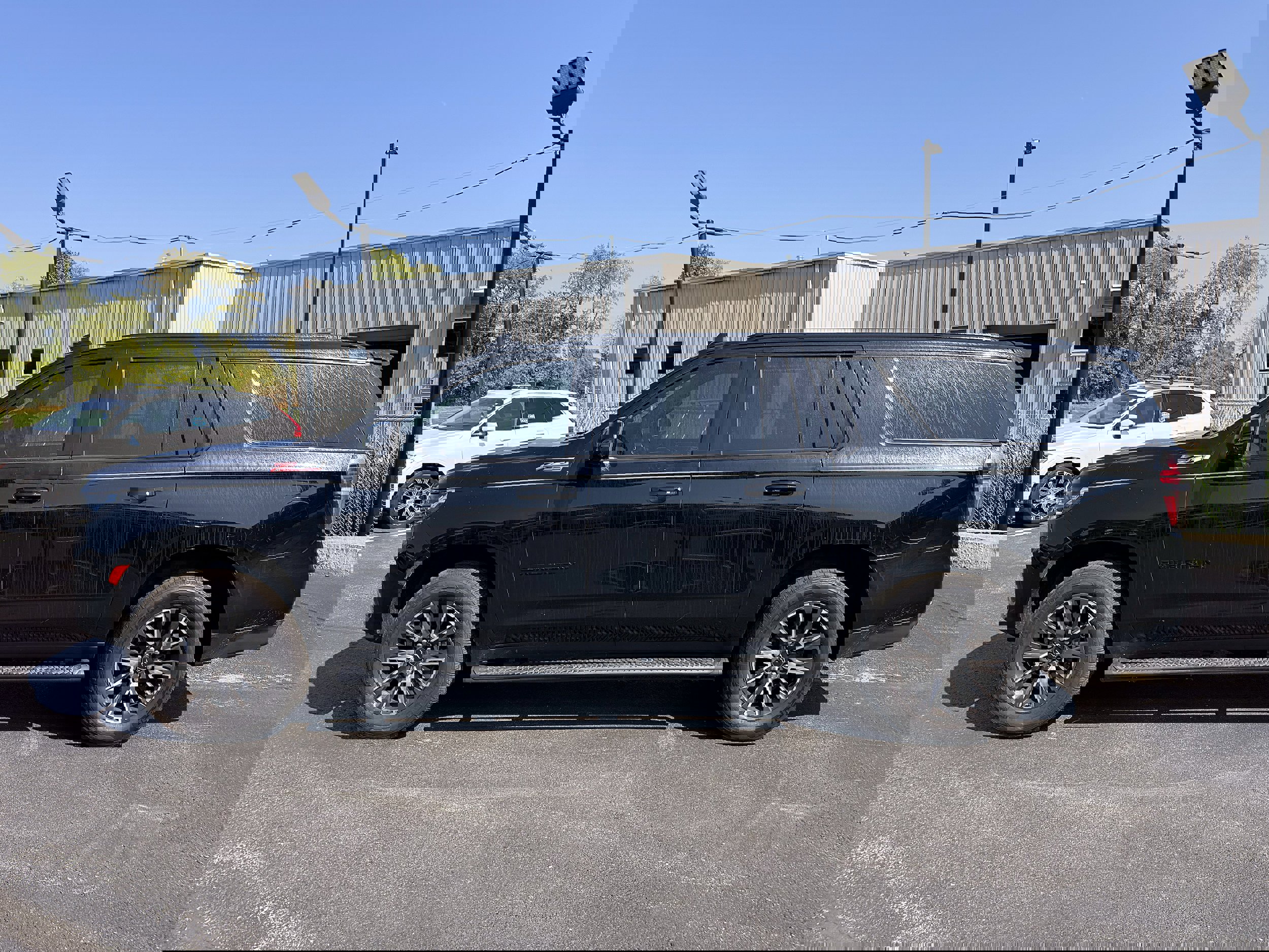 Used 2021 Chevrolet Suburban Z71 w/ Luxury Package image 6