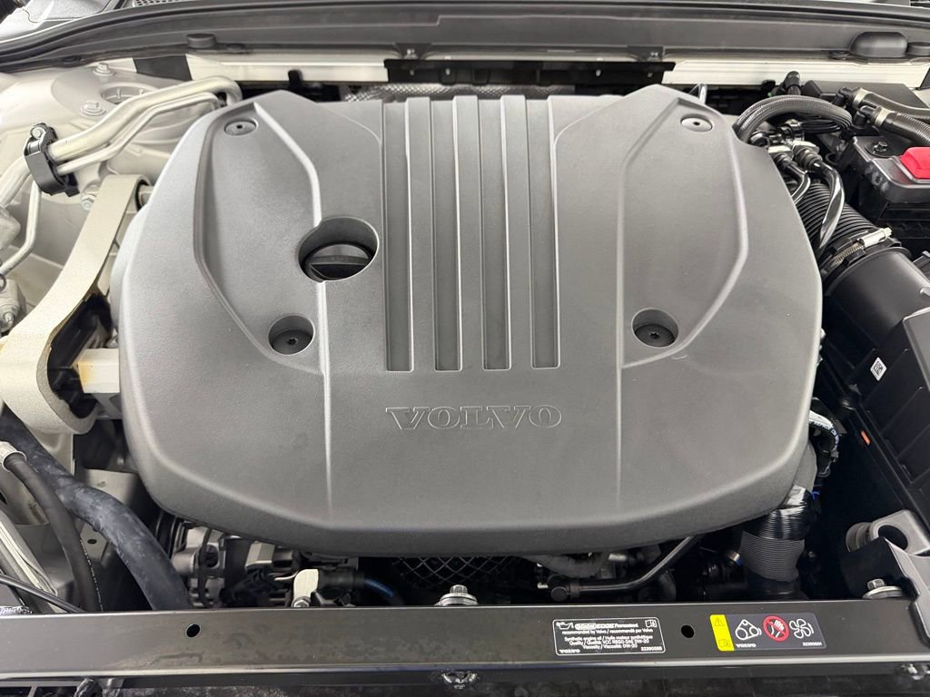Used 2025 Volvo V60 B5 Cross Country Plus image 36