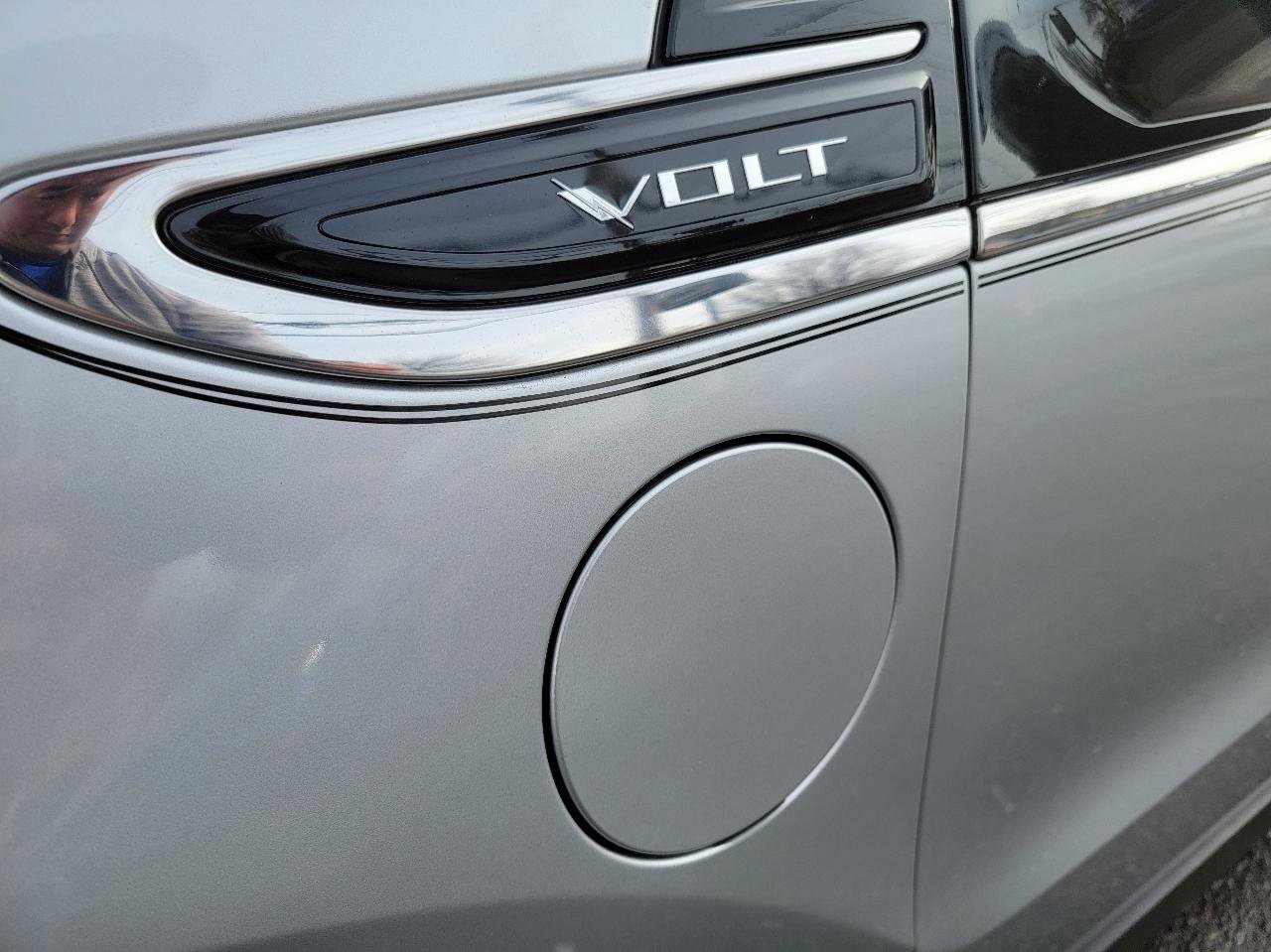 Used 2015 Chevrolet Volt Premium w/ Premium Trim Package FWD image 11