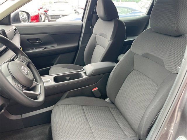 Used 2025 Nissan Kicks S image 9