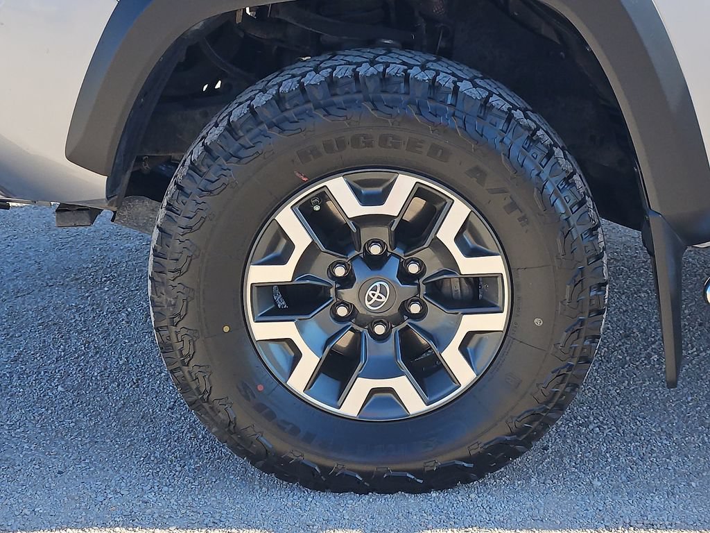 Used 2017 Toyota Tacoma TRD Off-Road w/ Tow Package (A/T) AWD/4WD image 9
