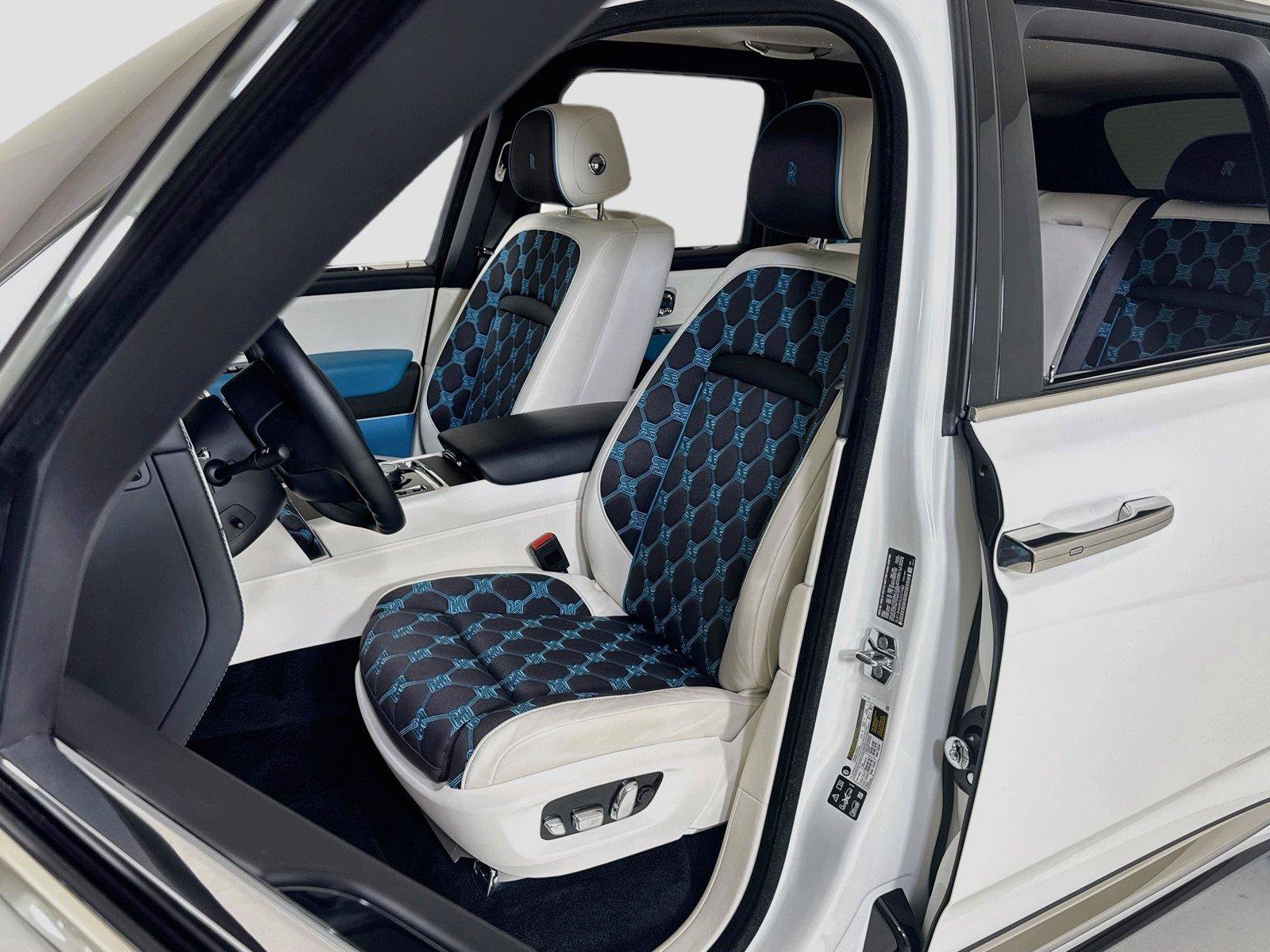 Used 2025 Rolls-Royce Cullinan AWD/4WD image 14