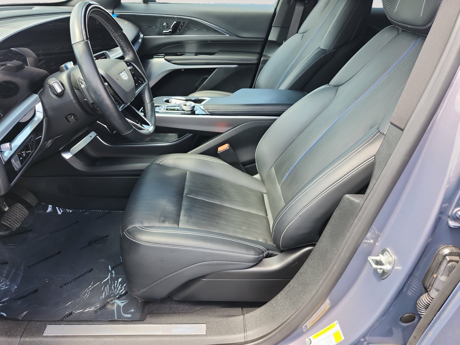 Used 2024 Cadillac Lyriq Sport AWD/4WD image 10