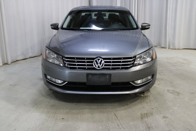 Used 2013 Volkswagen Passat TDI SEL Premium image 2