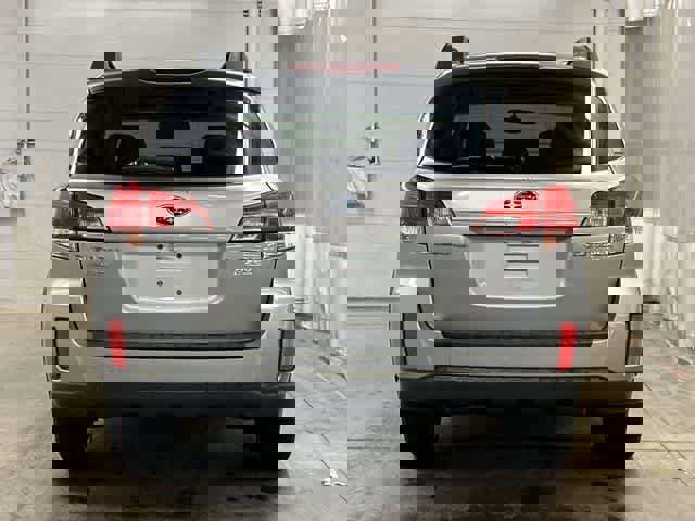 Used 2010 Subaru Outback 2.5i Limited image 4