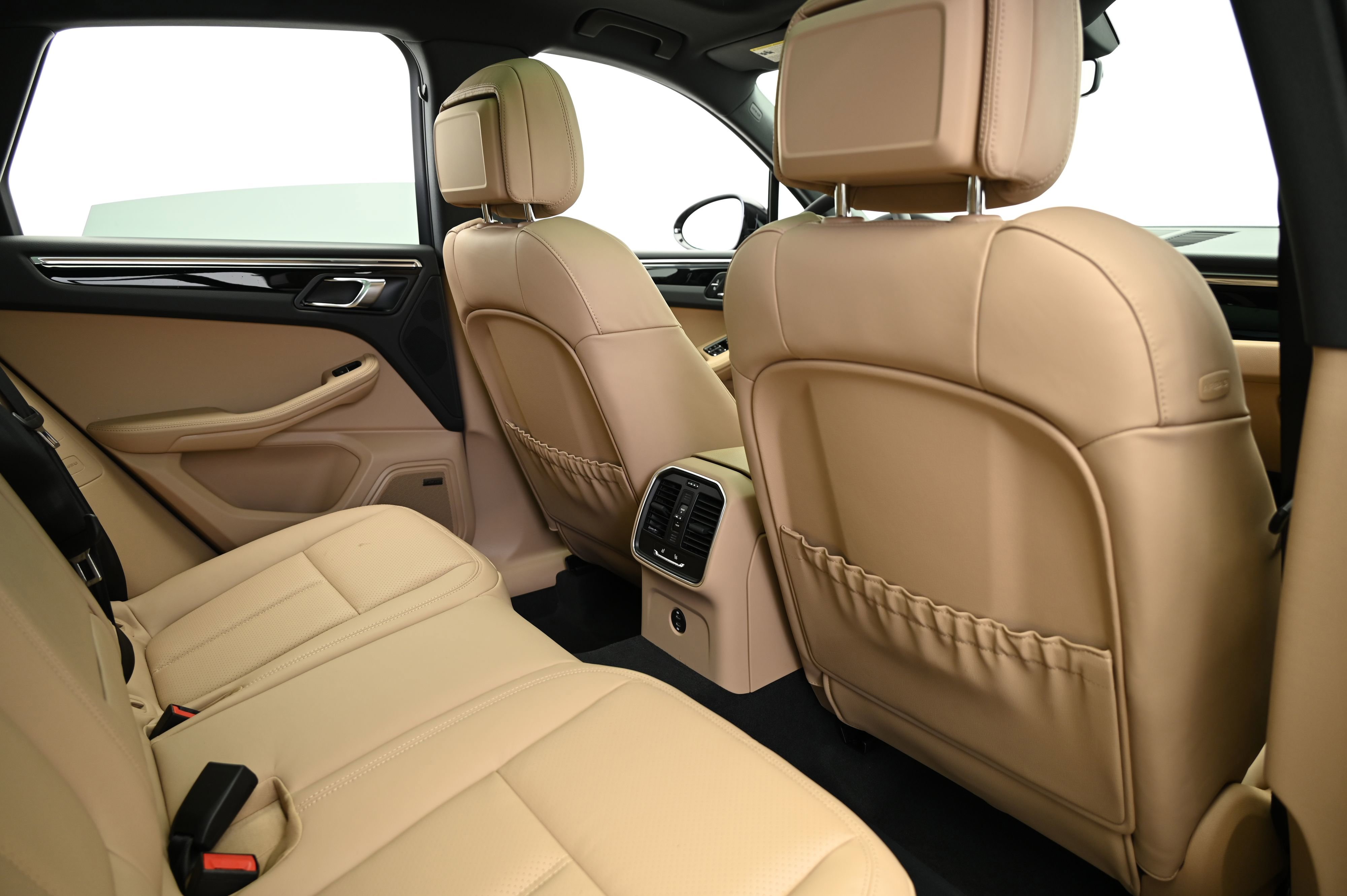 Used 2025 Porsche Macan image 23