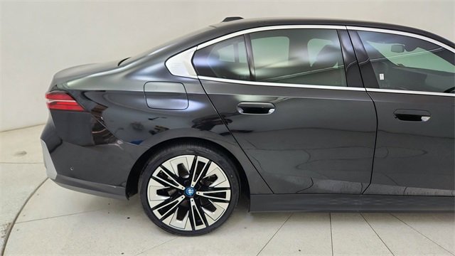 Used 2024 BMW i5 eDrive40i w/ Premium Package image 12