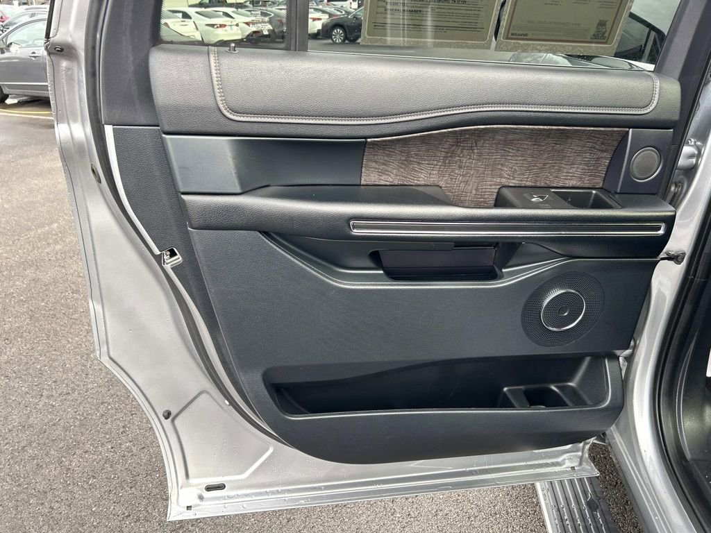 Used 2021 Ford Expedition Max Limited image 24