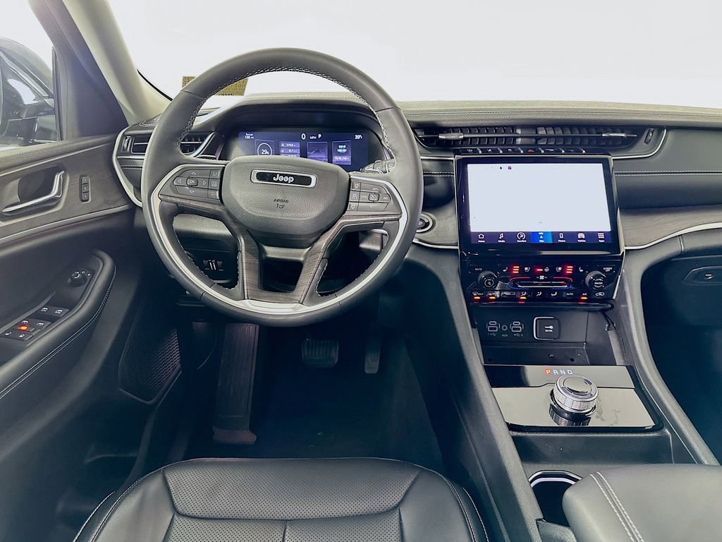 Used 2024 Jeep Grand Cherokee Limited w/ Luxury Tech Group II image 23