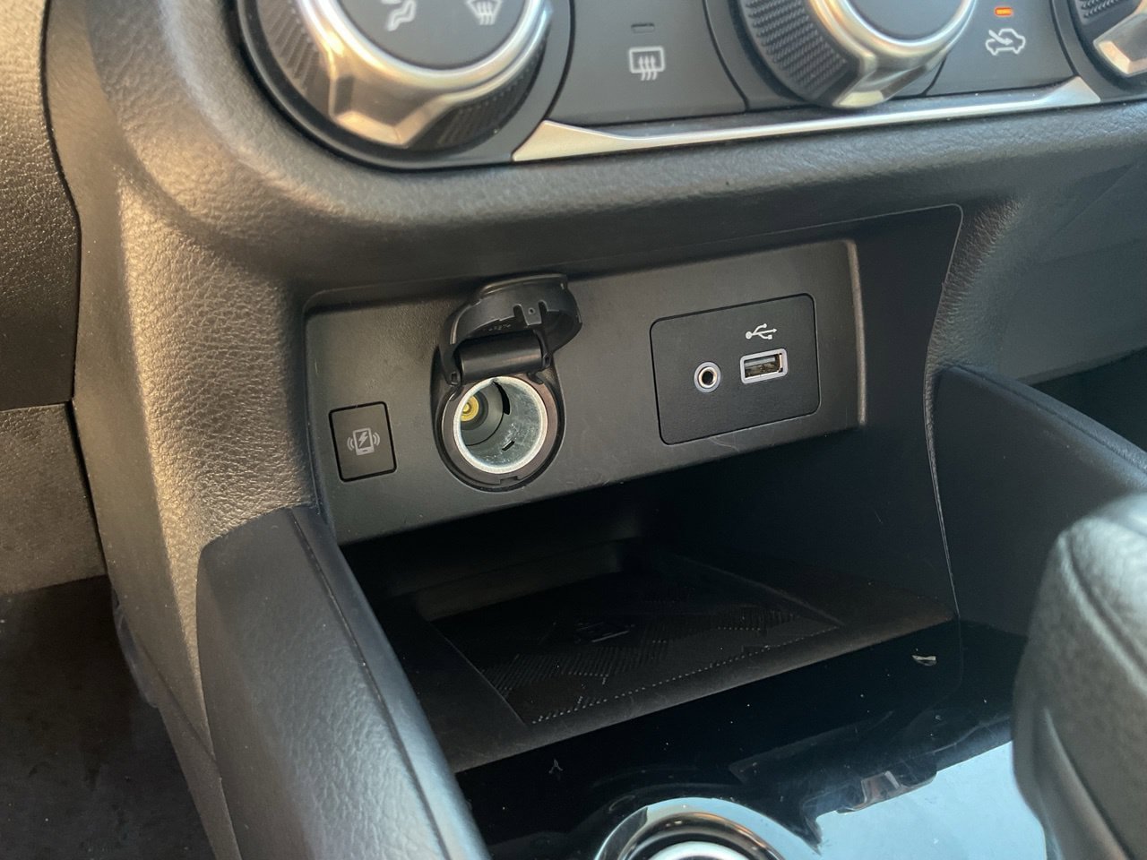 Used 2025 Nissan Versa SV FWD image 22