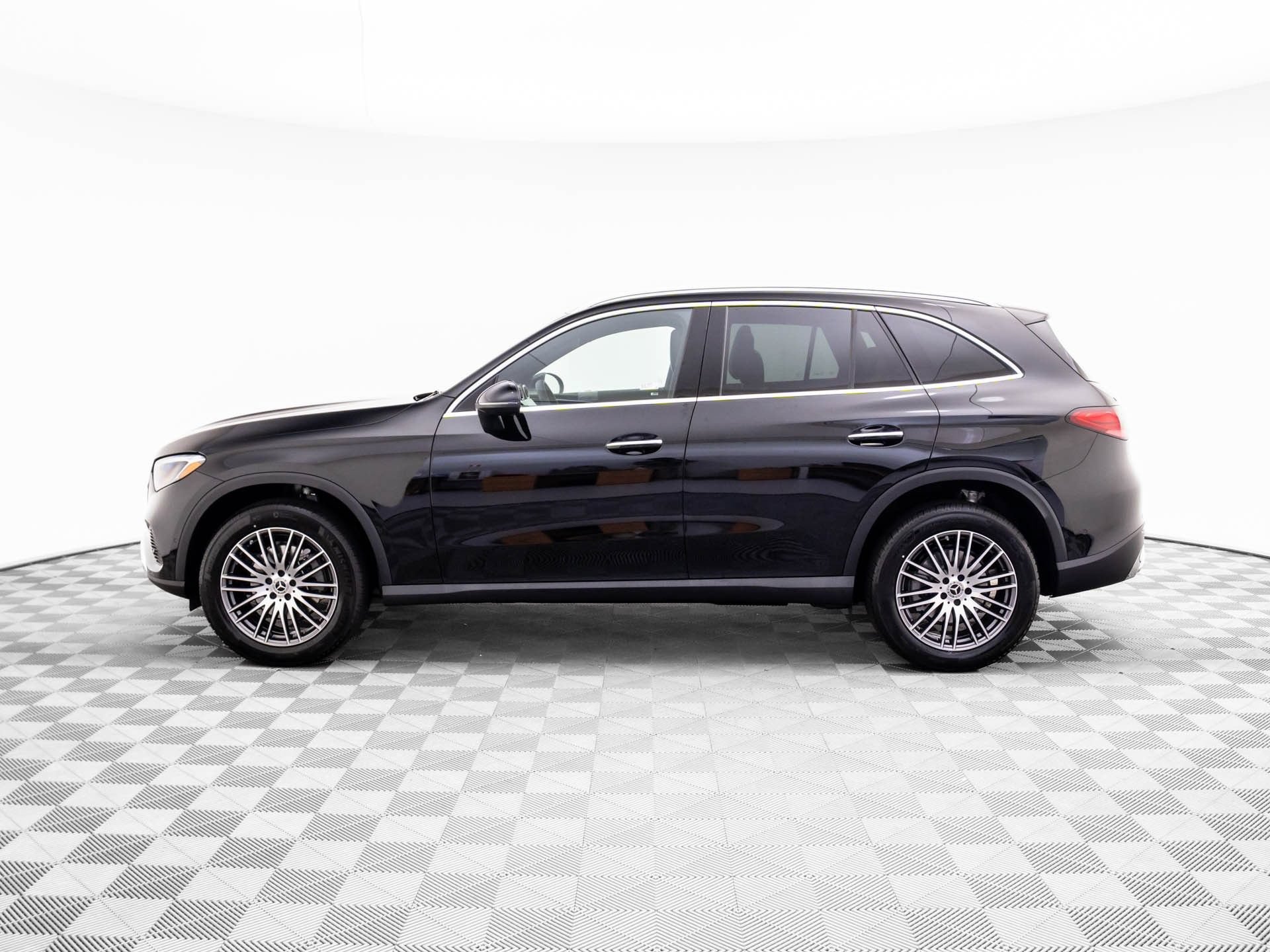 New 2026 Mercedes-Benz GLC 300 4MATIC image 2