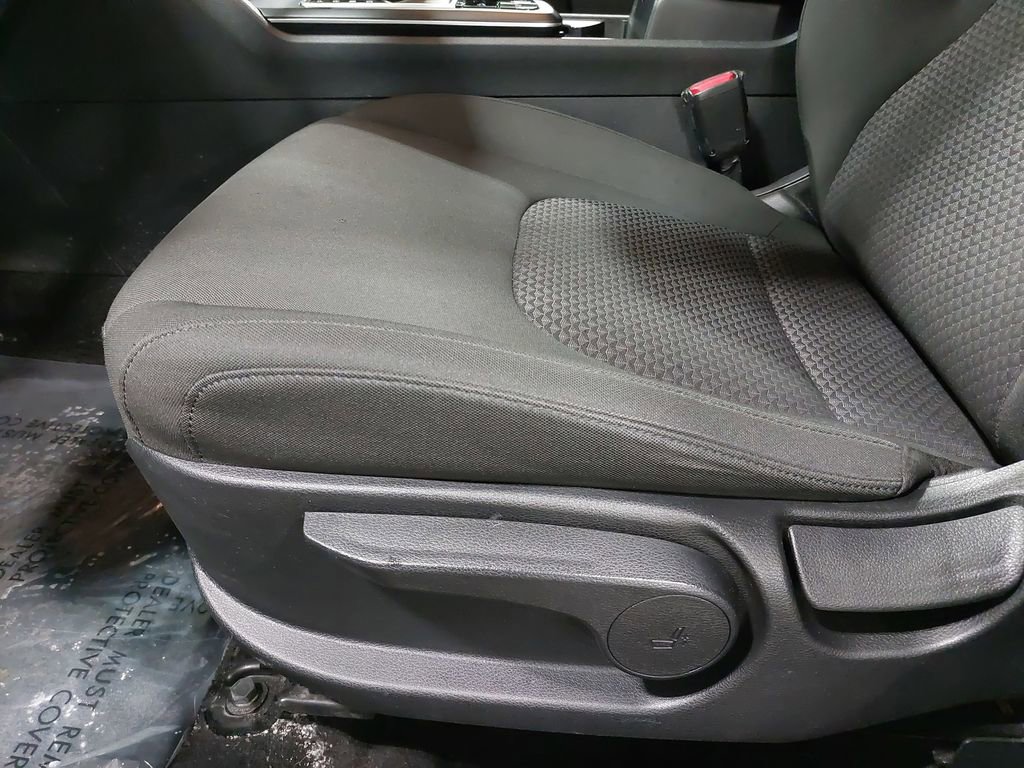 Used 2025 Kia Sportage LX image 28