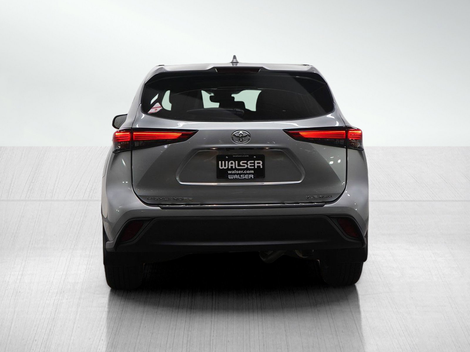 Used 2023 Toyota Highlander XLE image 4