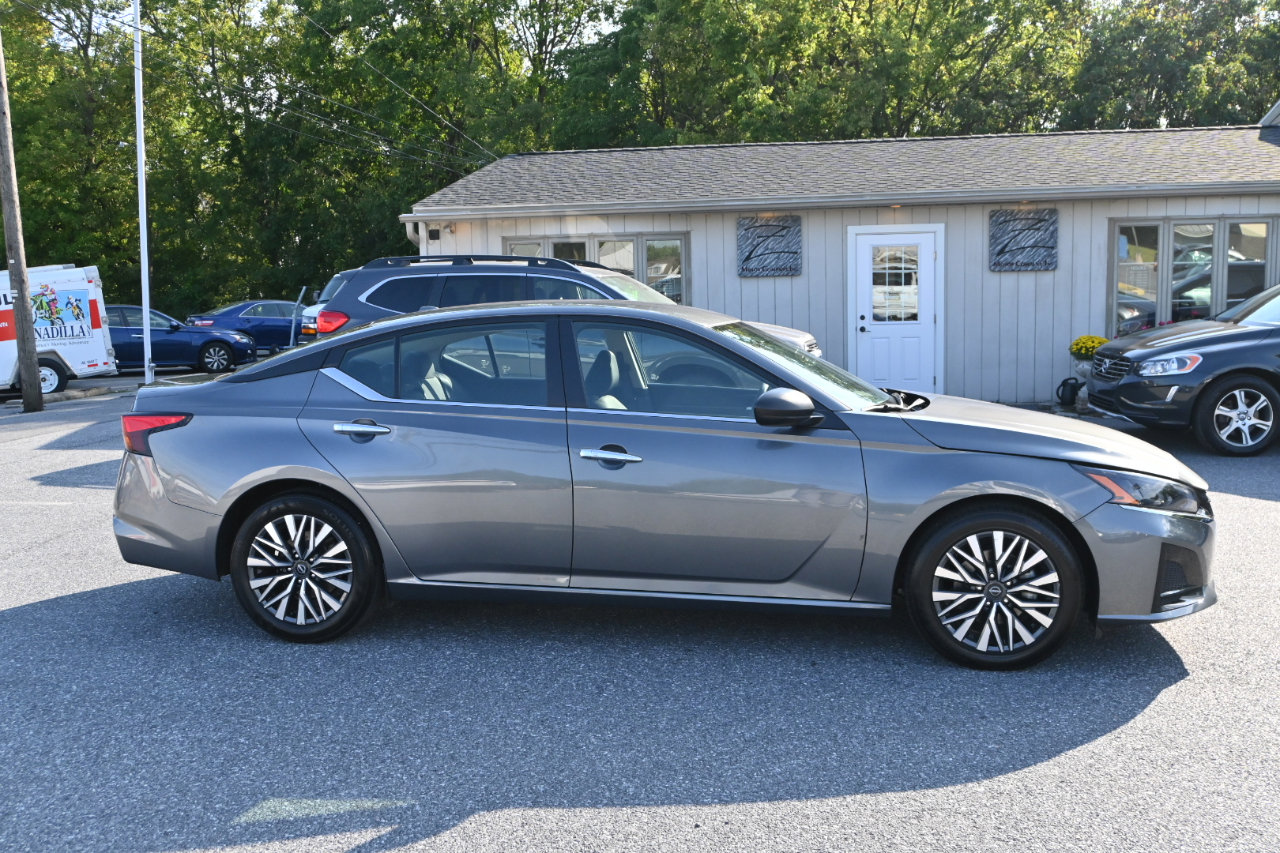 Used 2024 Nissan Altima 2.5 SV image 12