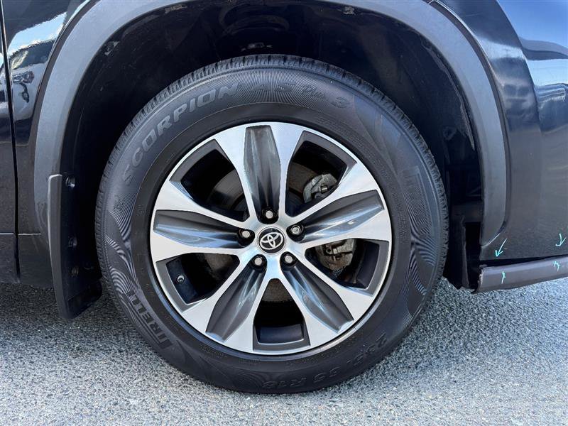 Used 2023 Toyota Highlander XLE FWD image 11