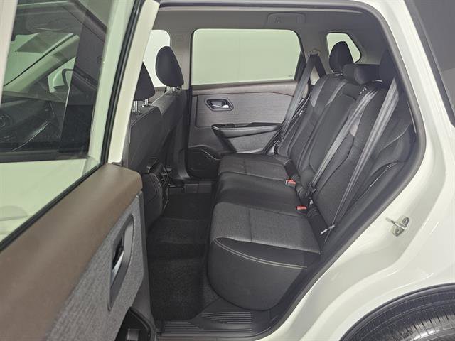 Used 2021 Nissan Rogue SV image 21