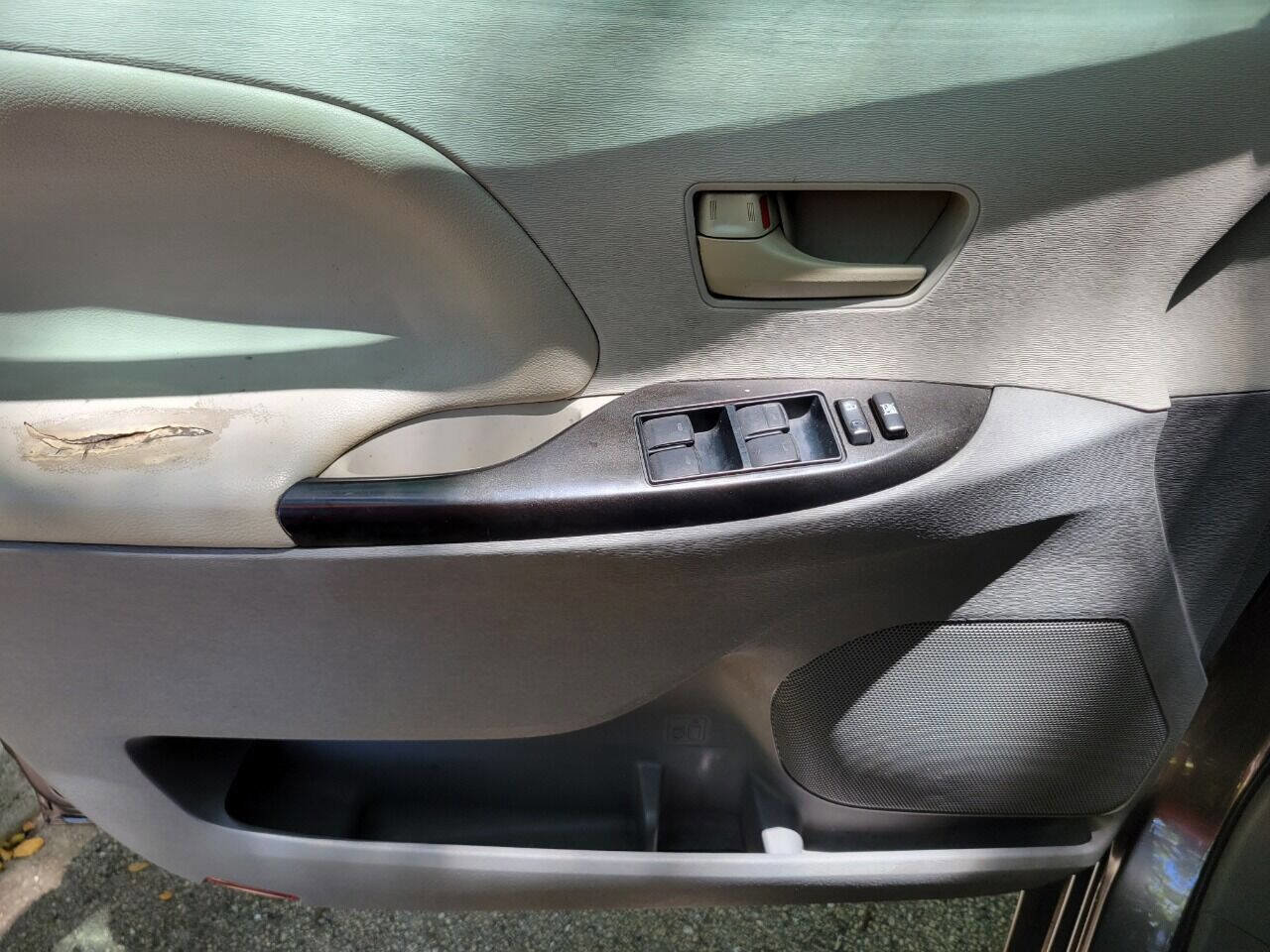 Used 2012 Toyota Sienna LE image 14