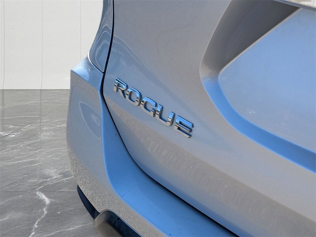 Used 2017 Nissan Rogue SV image 10