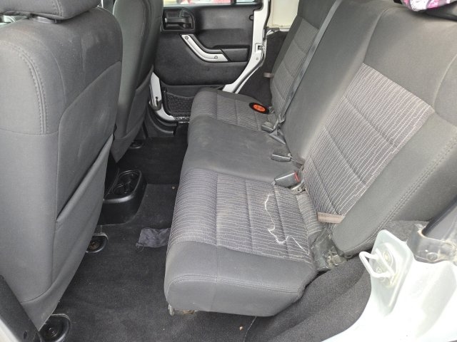 Used 2012 Jeep Wrangler Unlimited Rubicon image 11