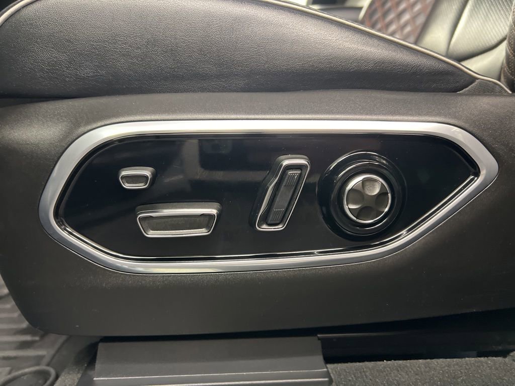 Used 2023 Jeep Grand Cherokee L Summit w/ High Altitude Package image 28