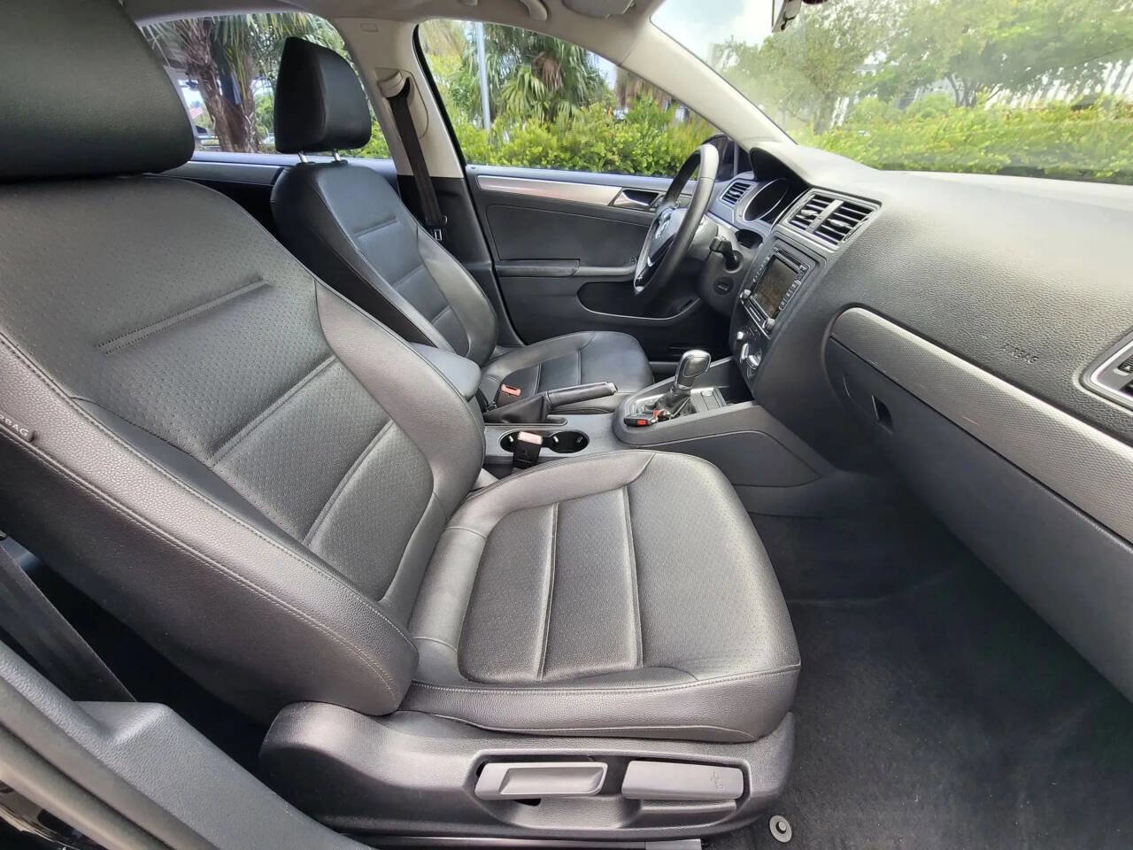 Used 2015 Volkswagen Jetta Sport FWD image 29