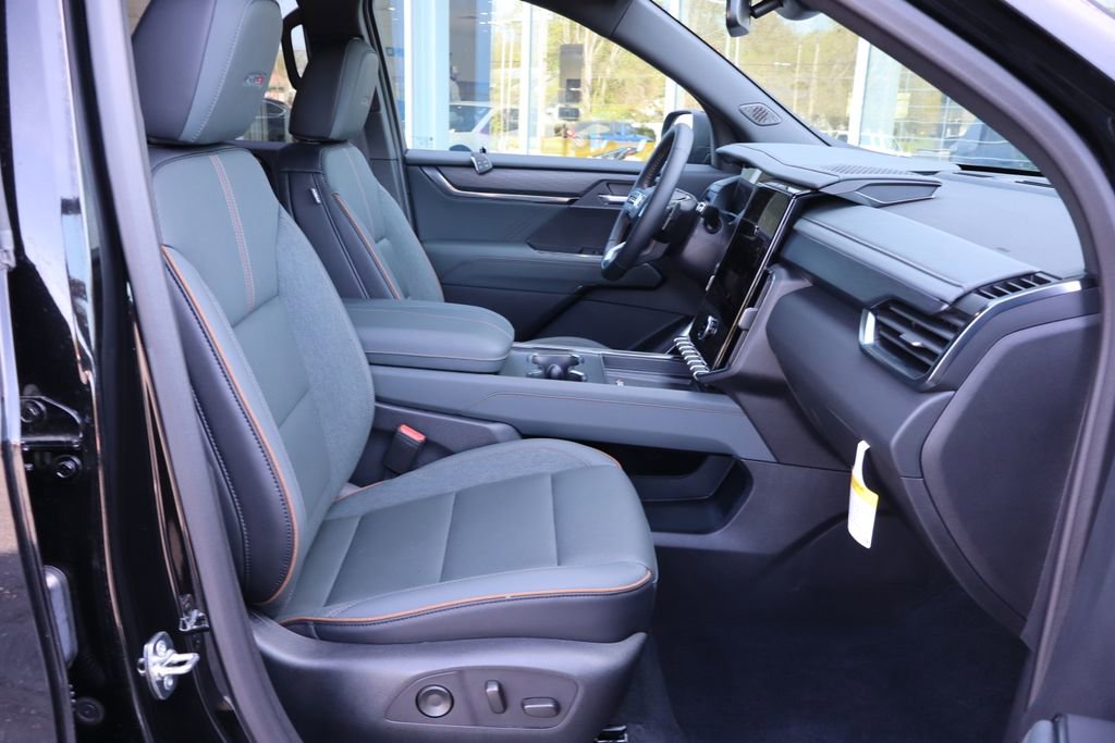 Used 2025 GMC Acadia AT4 w/ LPO, Floor Liner Package AWD/4WD image 19
