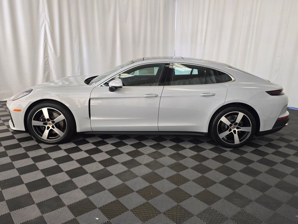 New 2025 Porsche Panamera 4 image 2