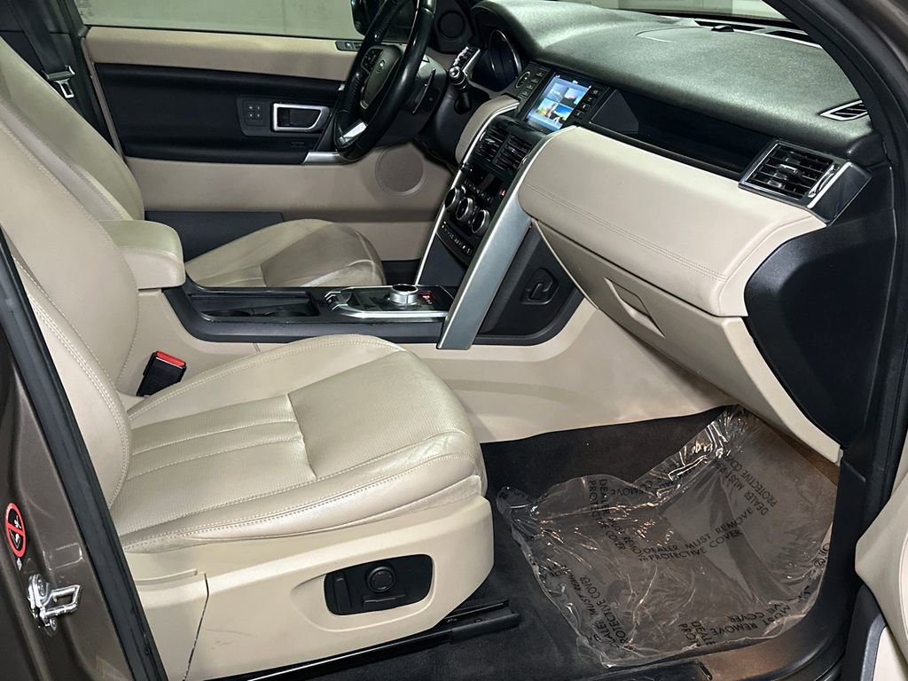 Used 2016 Land Rover Discovery Sport HSE image 10