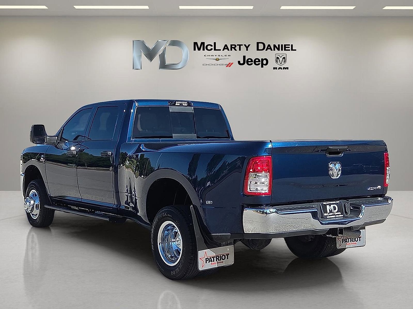 Used 2024 RAM 3500 Tradesman w/ Chrome Appearance Group AWD/4WD image 4