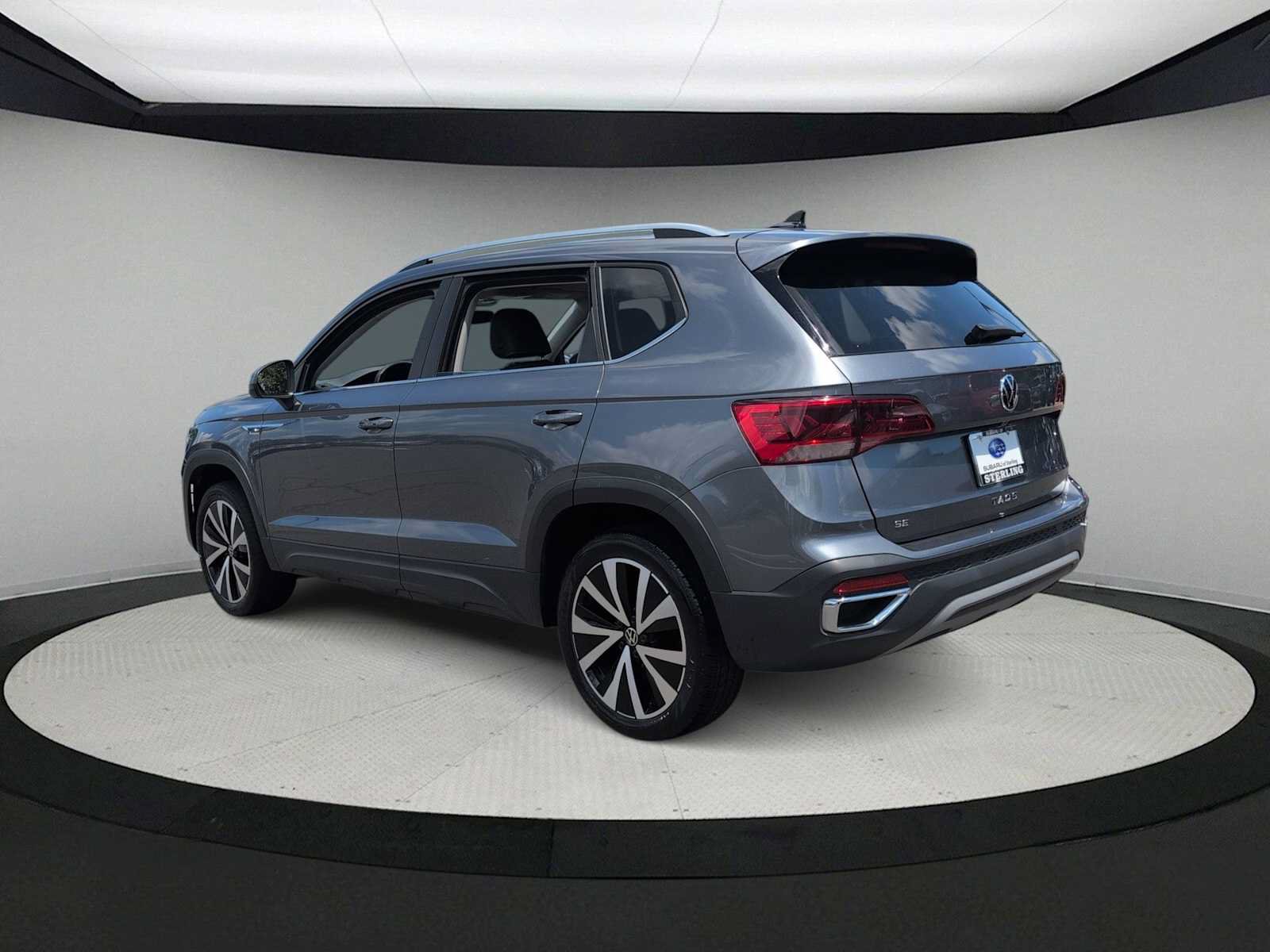Used 2024 Volkswagen Taos SE FWD image 6