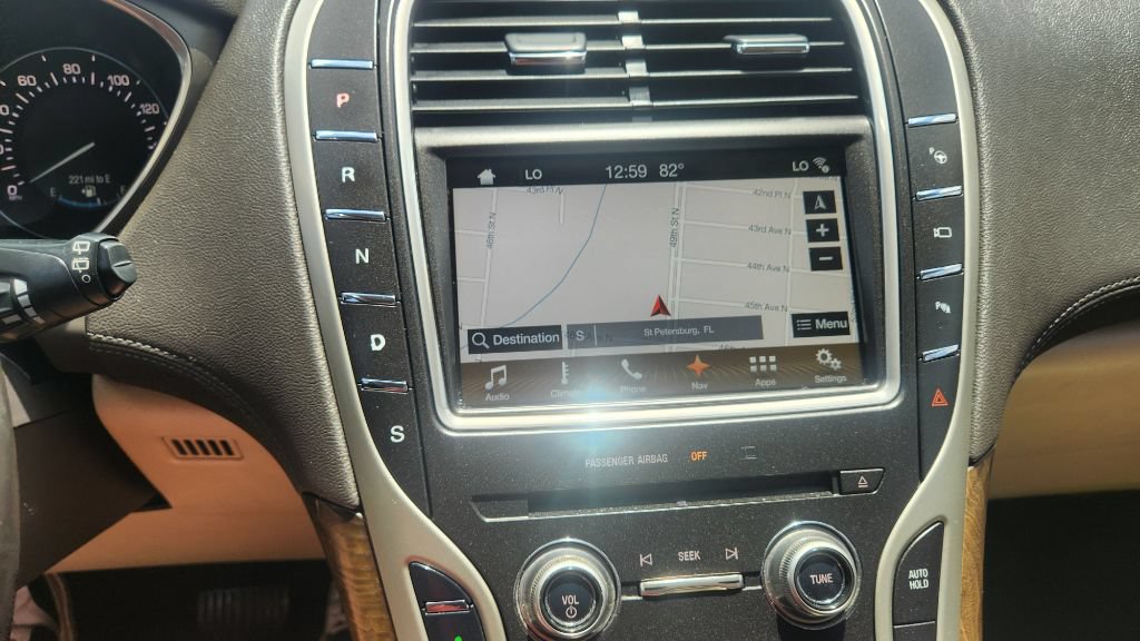 Used 2016 Lincoln MKX Reserve w/ Technology Package FWD image 21