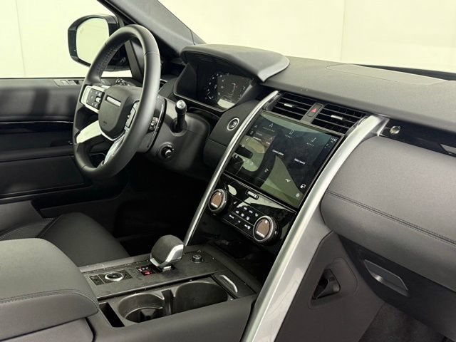 Certified 2025 Land Rover Discovery S AWD/4WD image 31