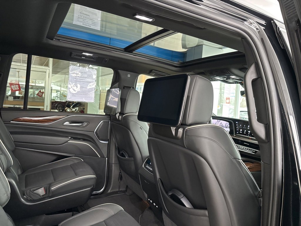 Used 2024 Cadillac Escalade ESV Premium Luxury image 44