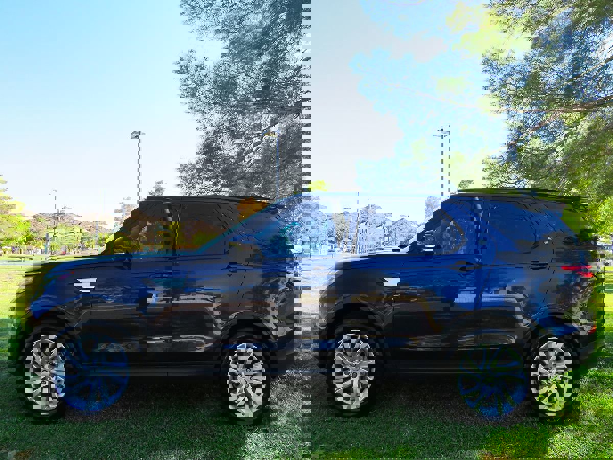 Used 2018 Land Rover Discovery HSE image 3