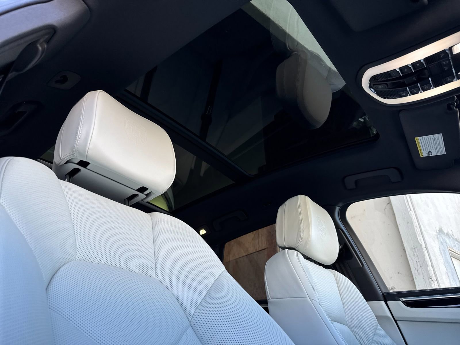 Certified 2023 Porsche Macan Turbo image 19