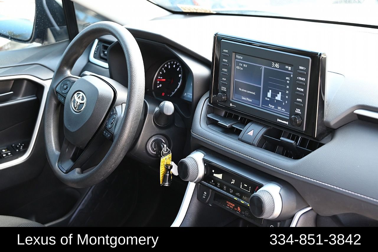 Used 2022 Toyota RAV4 LE image 11