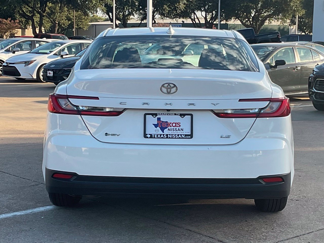 Used 2025 Toyota Camry LE FWD image 5