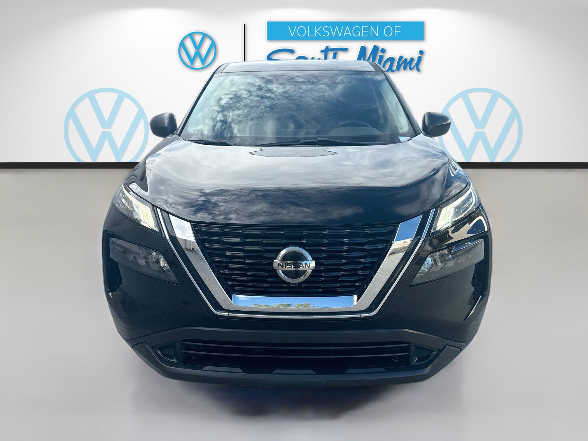 Used 2021 Nissan Rogue S FWD image 2