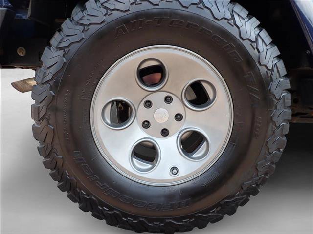 Used 2013 Jeep Wrangler Unlimited Sahara w/ Connectivity Group AWD/4WD image 7