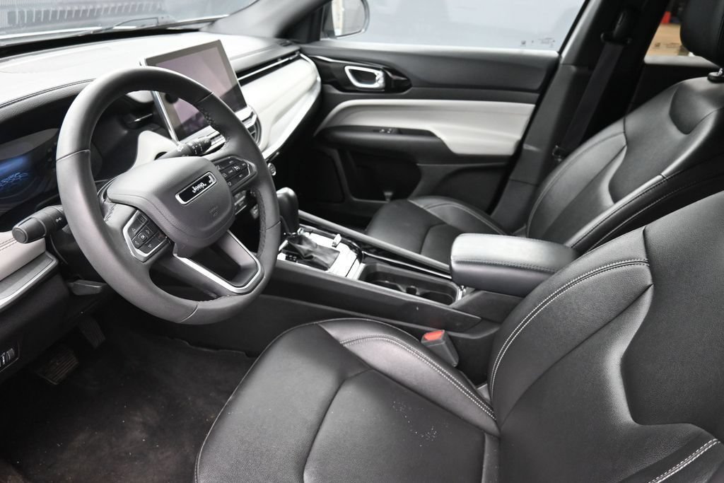 Used 2025 Jeep Compass Limited AWD/4WD image 19