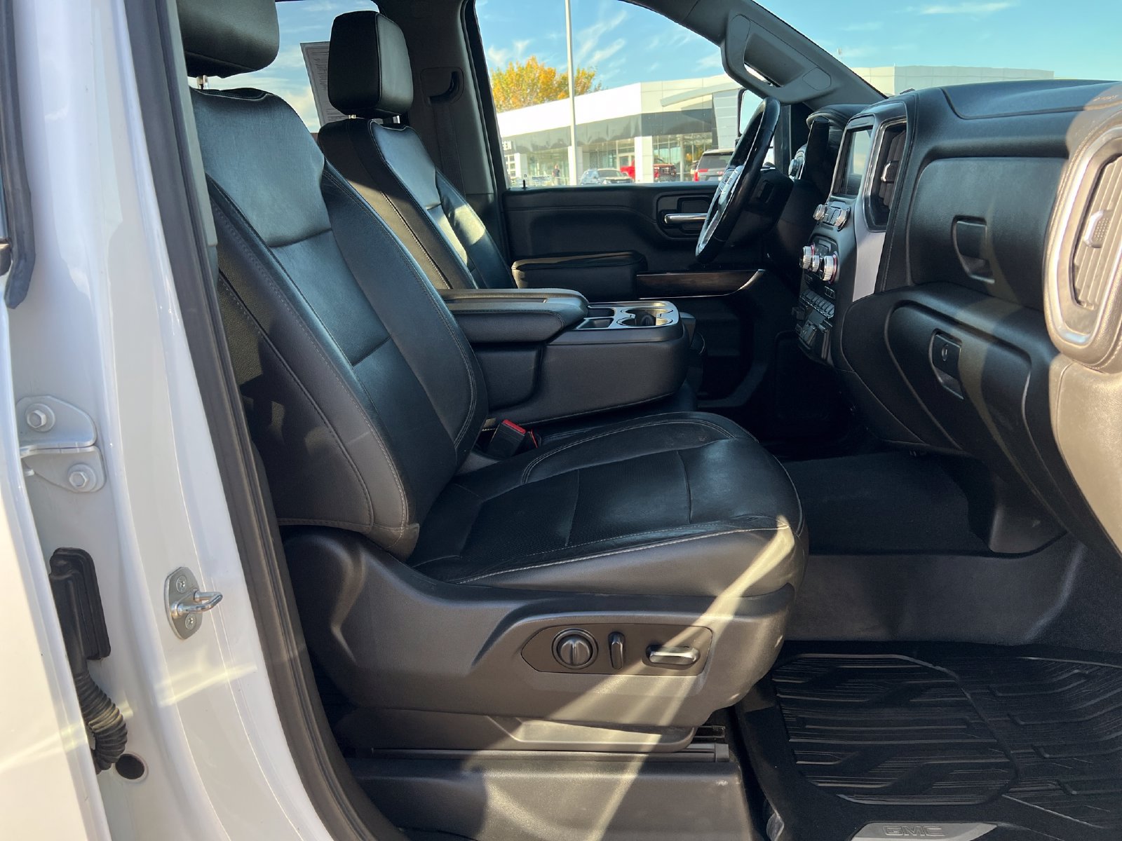 Used 2020 GMC Sierra 2500 SLT w/ X31 Off-Road Package AWD/4WD image 16