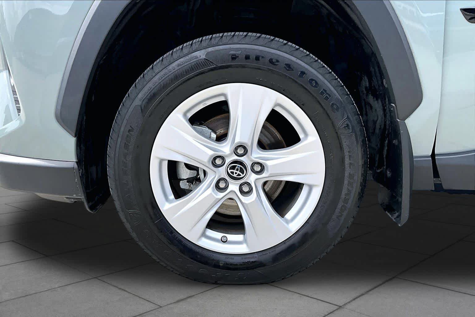Used 2019 Toyota RAV4 XLE FWD image 11