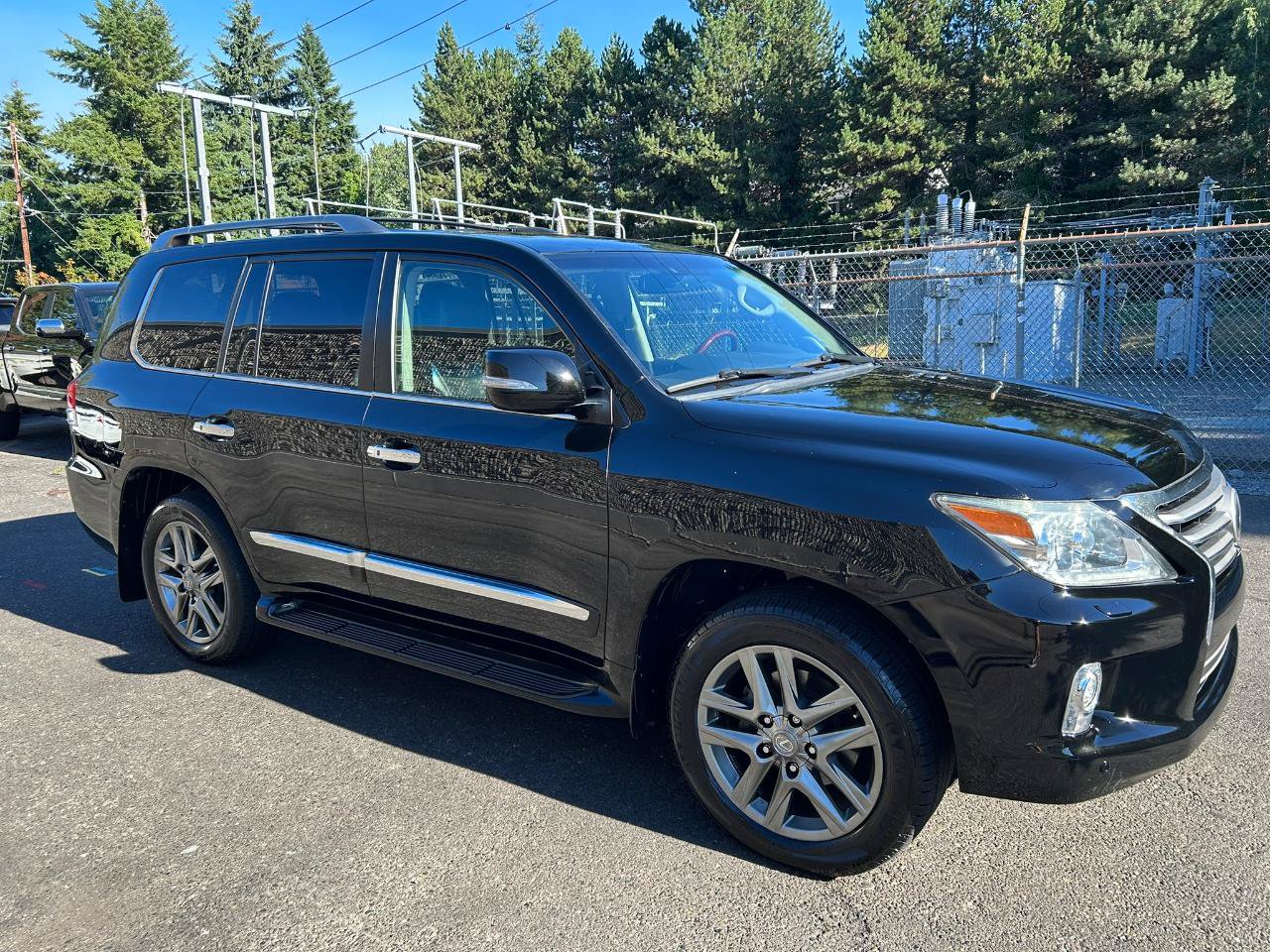 Used 2014 Lexus LX 570 4WD image 3