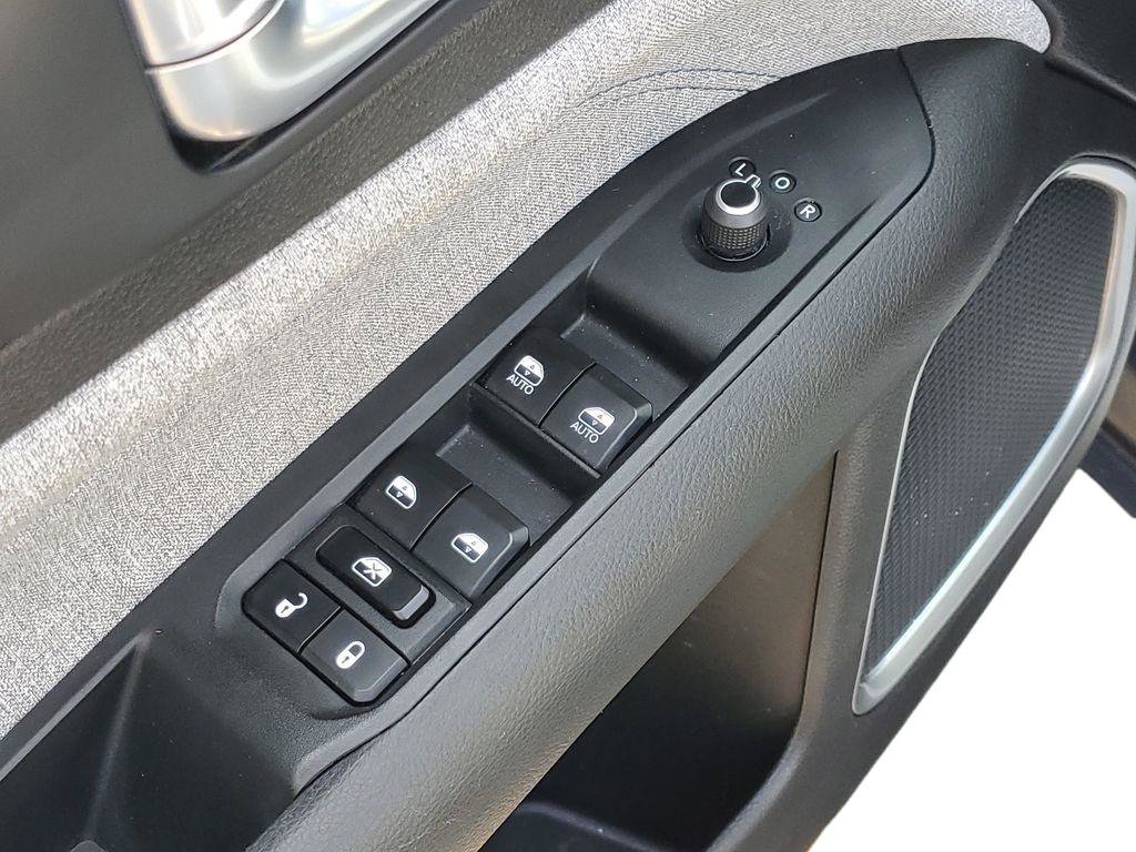 Used 2024 Jeep Compass Latitude AWD/4WD image 8