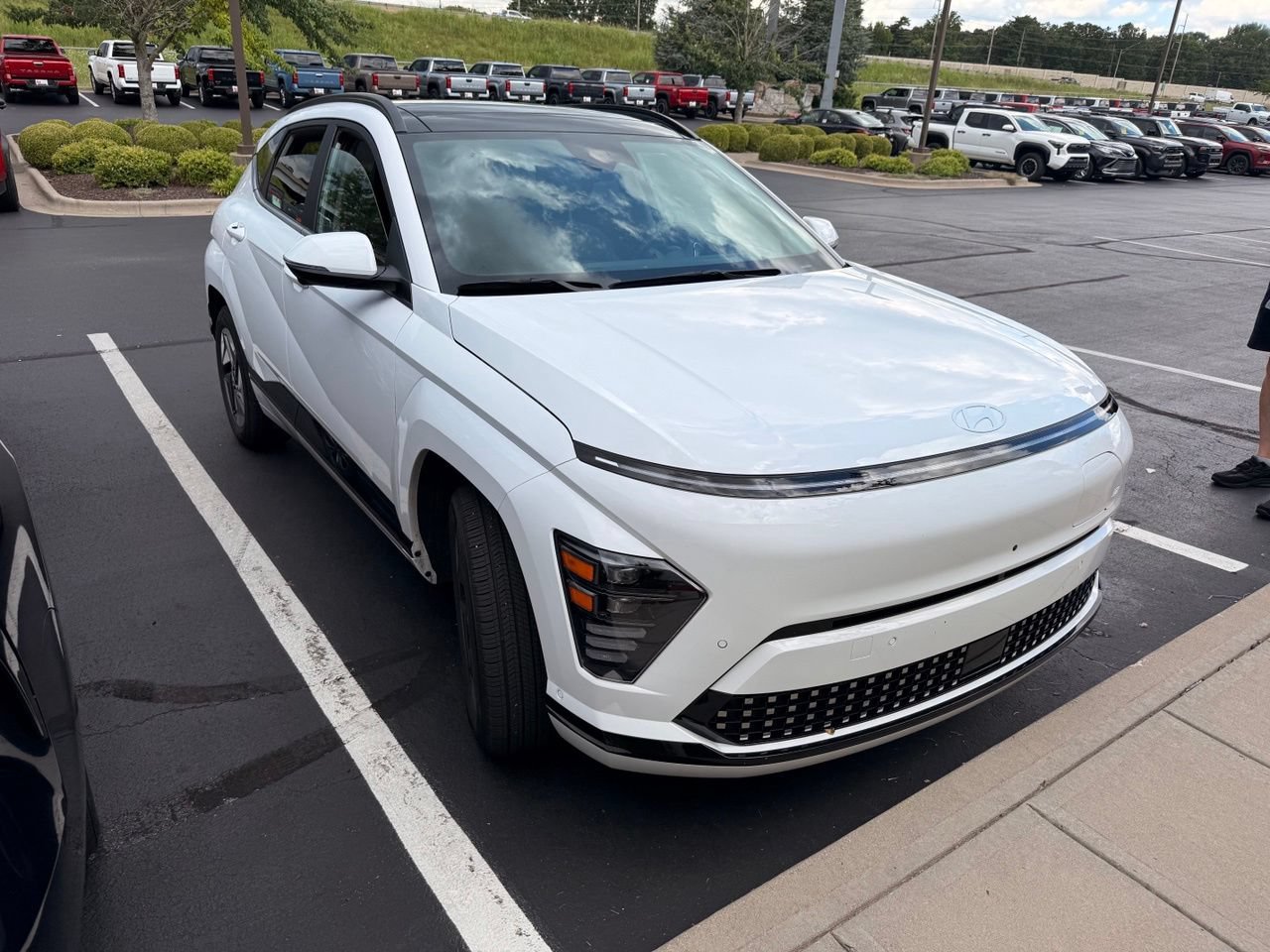 Used 2025 Hyundai Kona Limited FWD image 3