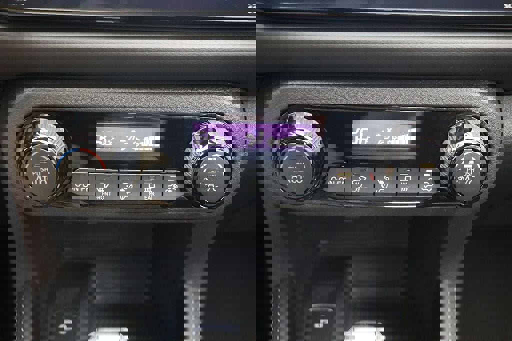 Used 2024 Nissan Kicks SR image 22